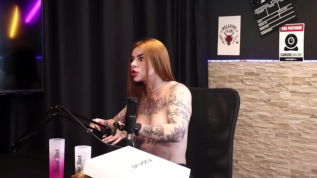 Bateu o carro e ficou gravemente ferida, al&eacute;m de abrir v&aacute;rias partes do rosto, e criou uma m&uacute;sica - Ruiva Braba (SHEER/RED)