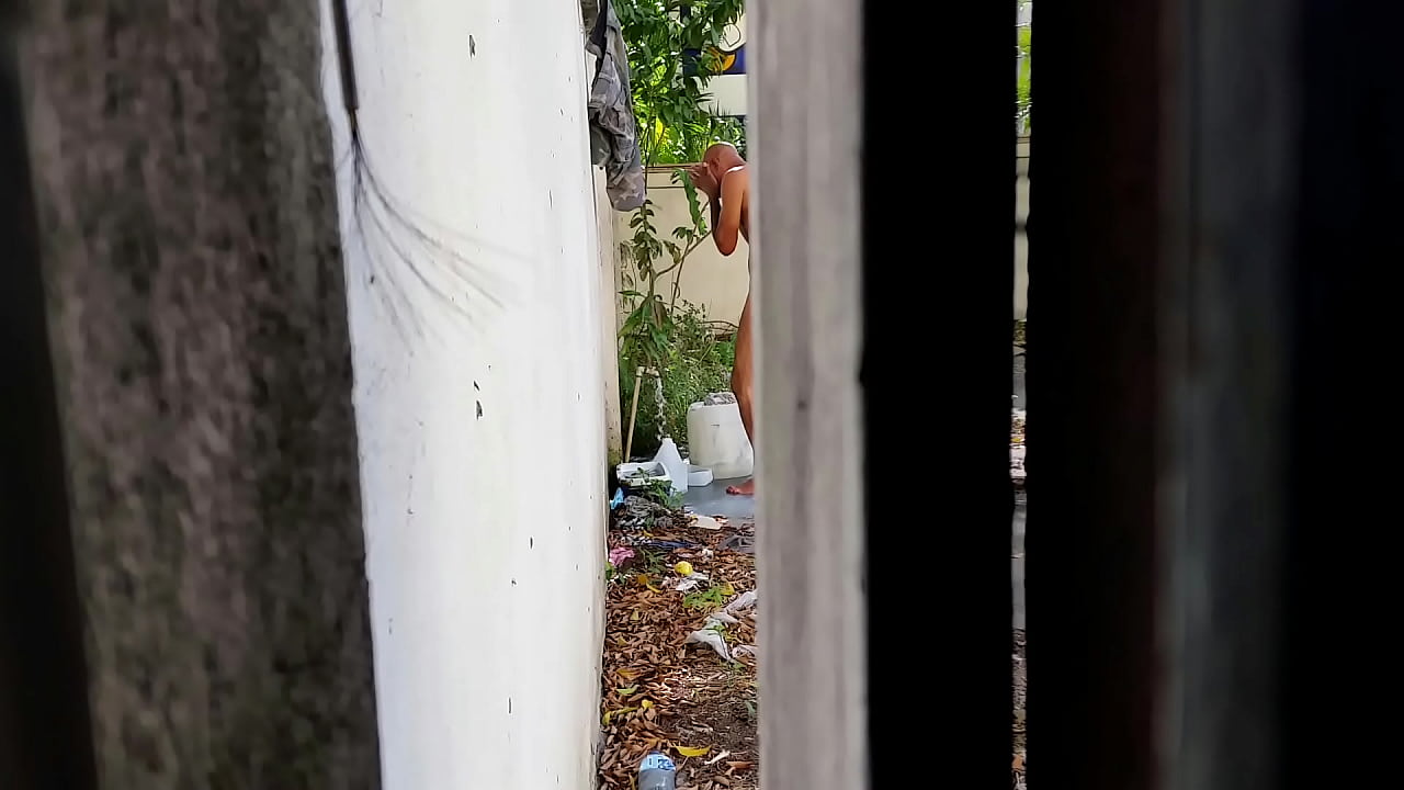 Spy dominican bath espiando dominicano en ba&ntilde;o