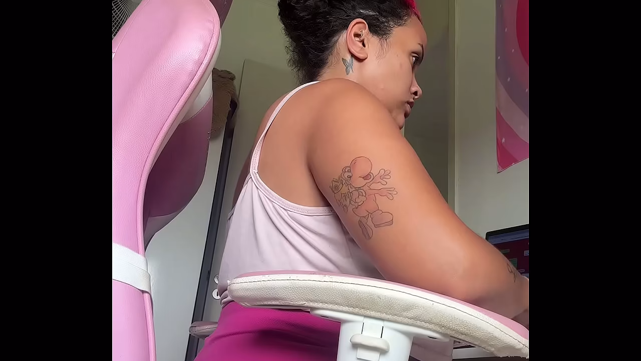 Home Office Workday Chubby Girl Natural Loud Farts Computer Desk Vibes