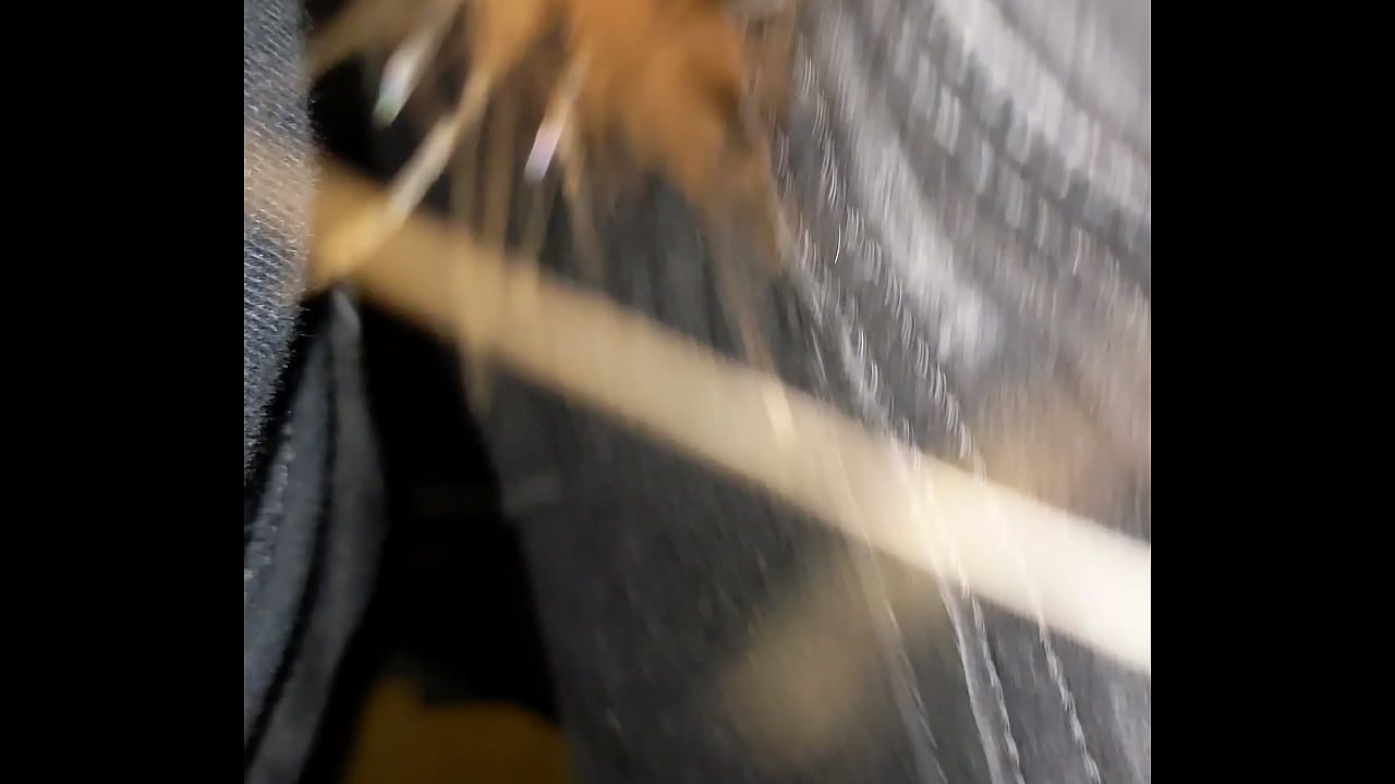 Una linda gringa con culito juguet&oacute;n se dej&oacute; arrimar mi verga