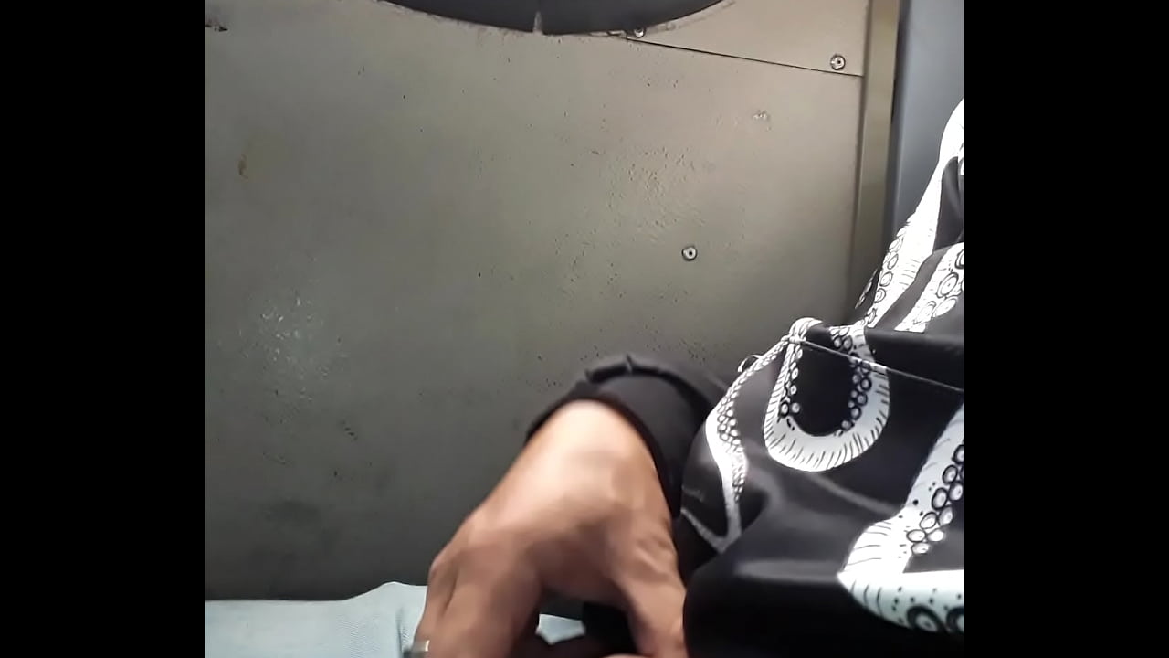 Public jerck off Exhibith Jalada en p&uacute;blico en el autob&uacute;s