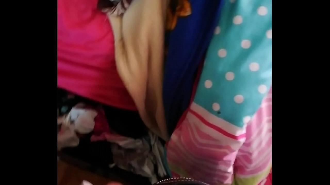 Las tangas de mi cu&ntilde;ada rica haci&eacute;ndome un rica chaquetita--my slut sister-in-law panties