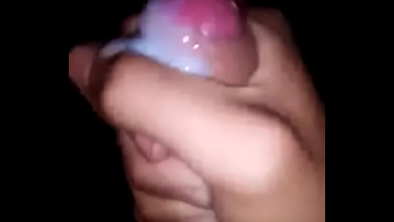 Masturb&aacute;ndome muy bien hasta correrme