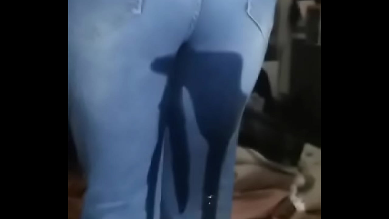 Laska posikała się w spodnie