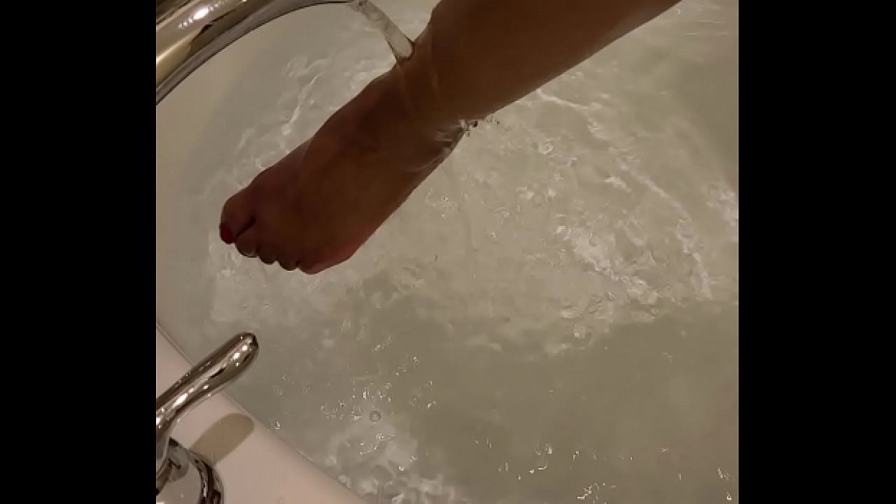 hot water feels so good on me