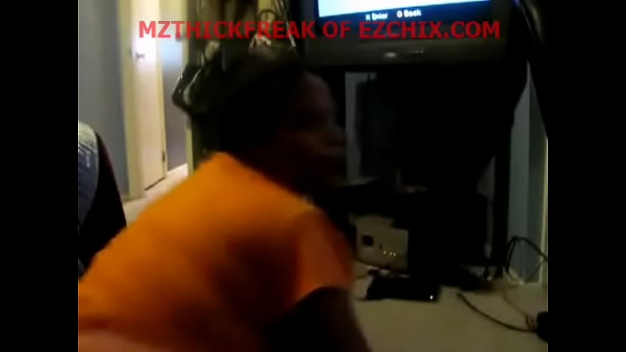 BBW BLACK TEEN SHAKIN HER FAT ASS