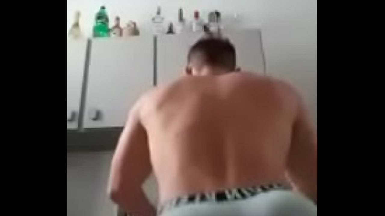 Henry licett bailando sexy en boxer venezuela