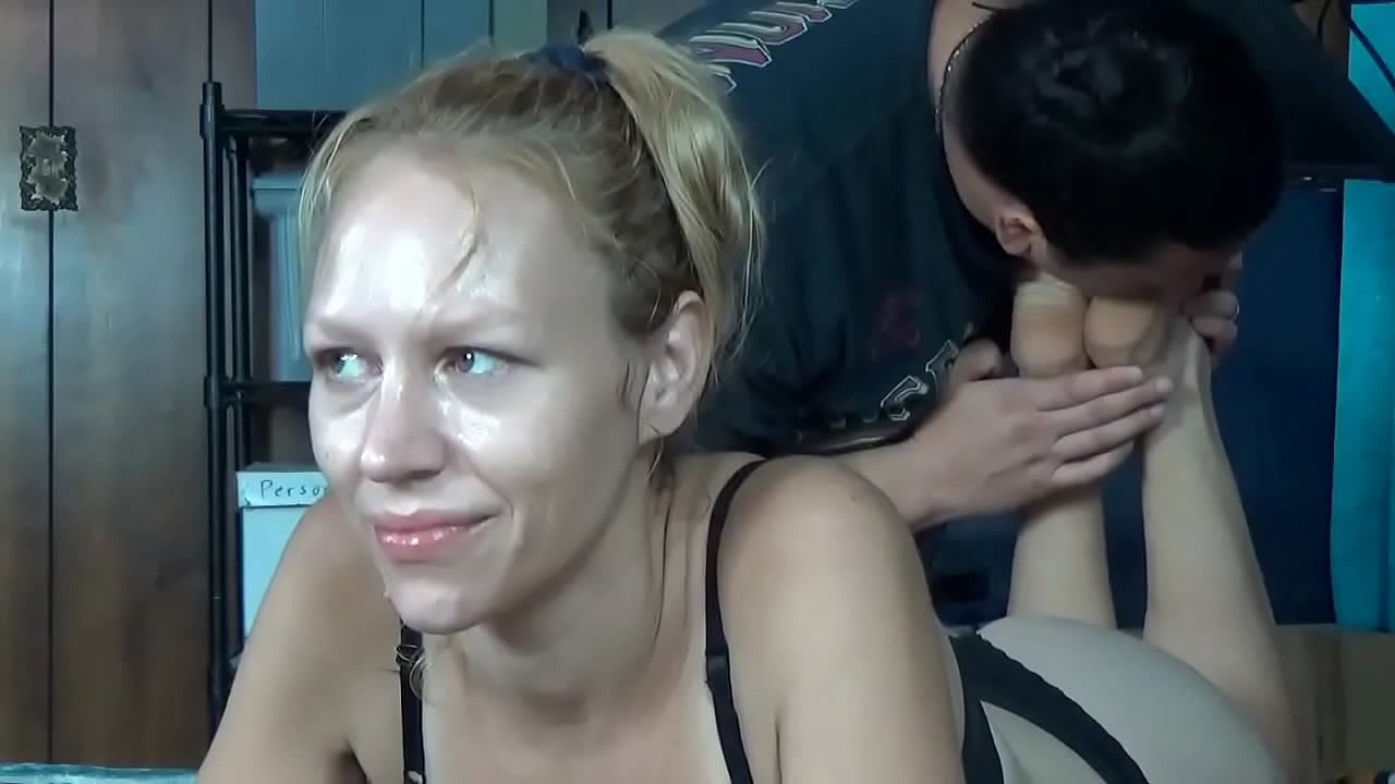 A hot woman like Aurora Cromwell can always tell when a session guy is posing as a legit photographer. It's really easy t ...