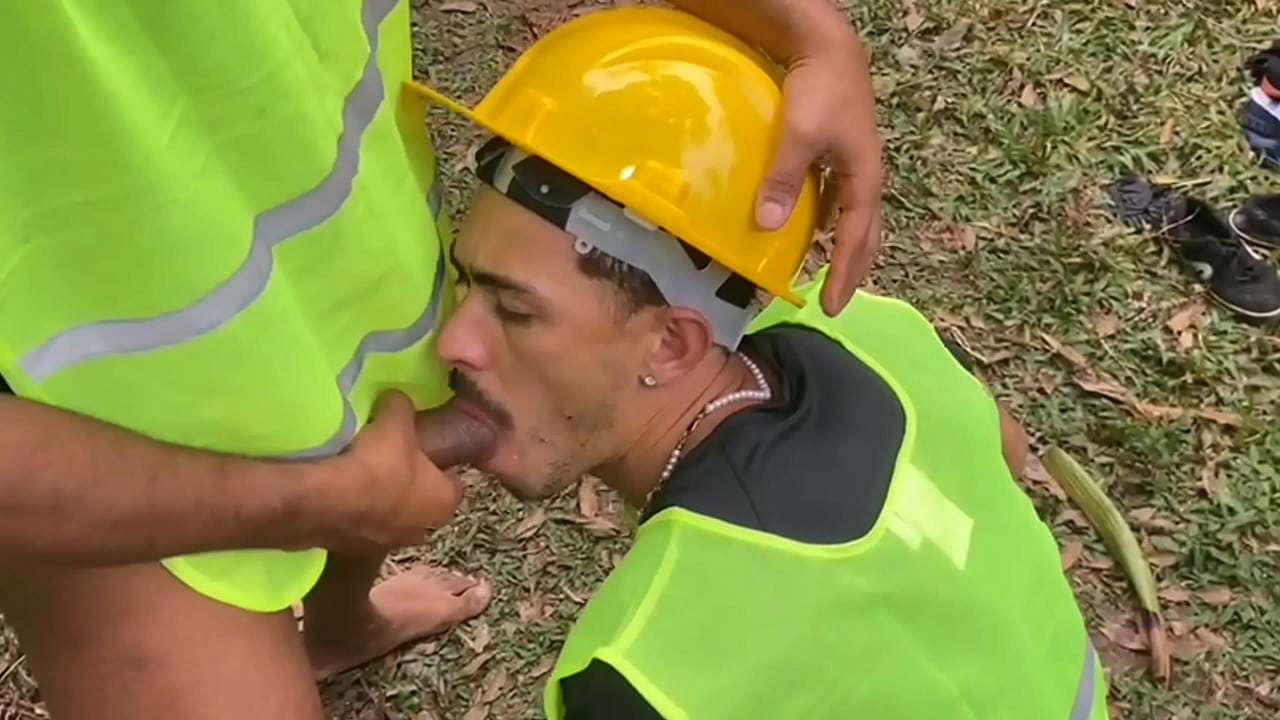 Obra parada, cu arrombado! Oper&aacute;rios meteram pesado em pleno dia do trabalhador.
