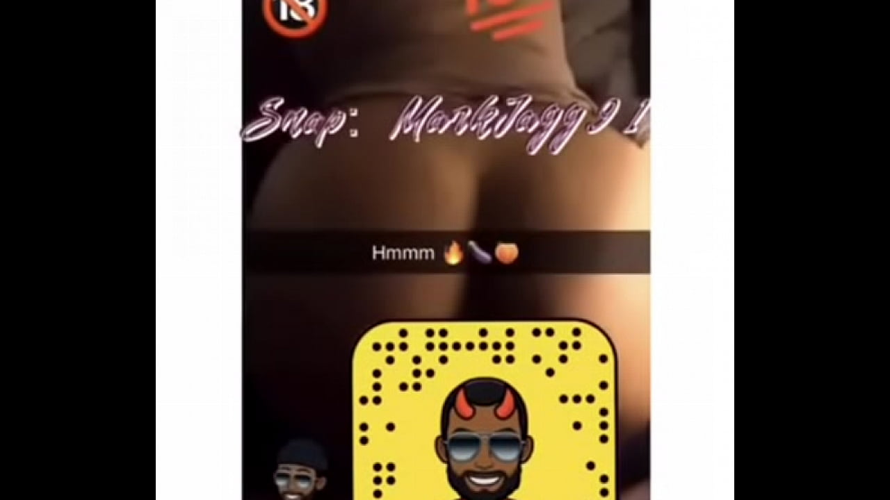 Une renoie prise en levrette pendant que son copain la film sur les r&eacute;seaux