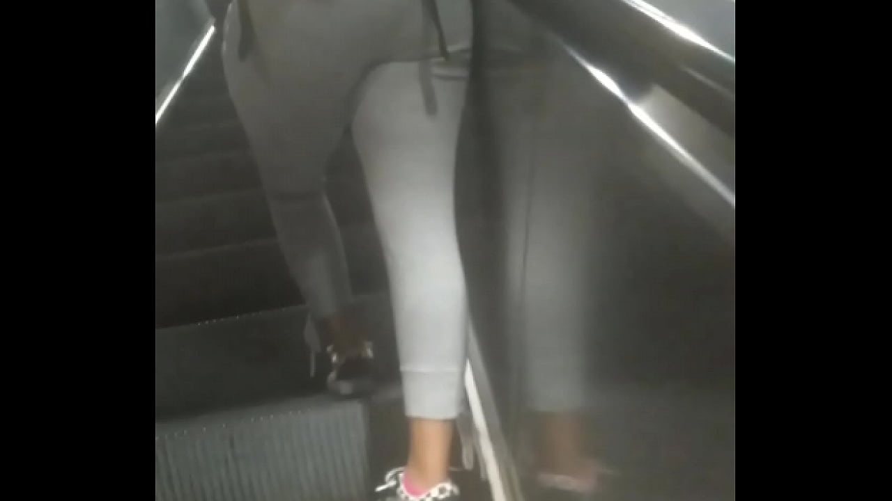 Big booty on ebony teen