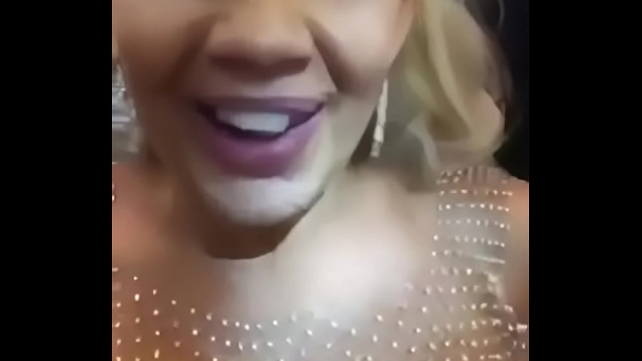 La Famosa Niurka Ense&ntilde;a sus tetas