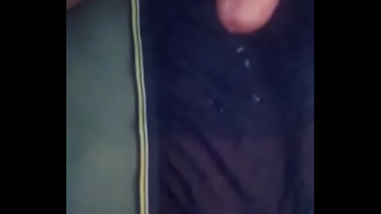 Mineiro batendo uma e gozando bastante