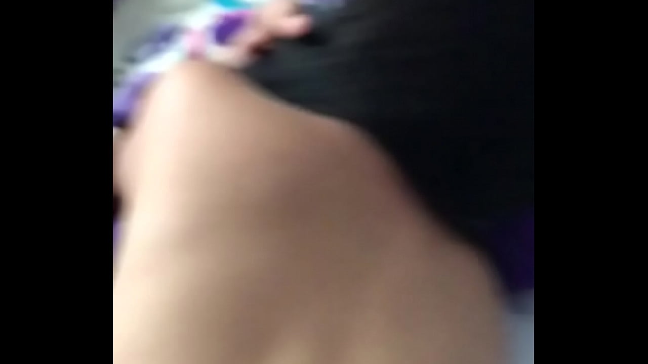 chơi doggy em d&acirc;m với quần l&oacute;t đỏ