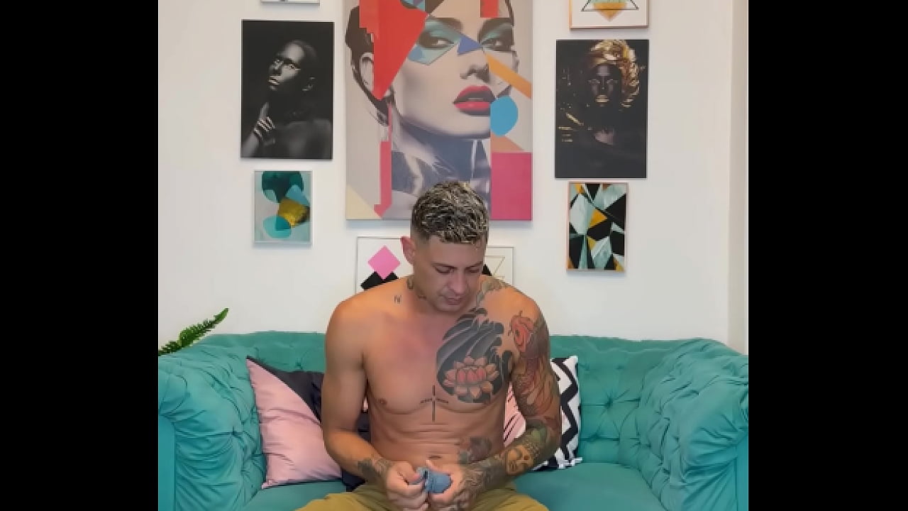 Brun&atilde;o tomando banho.