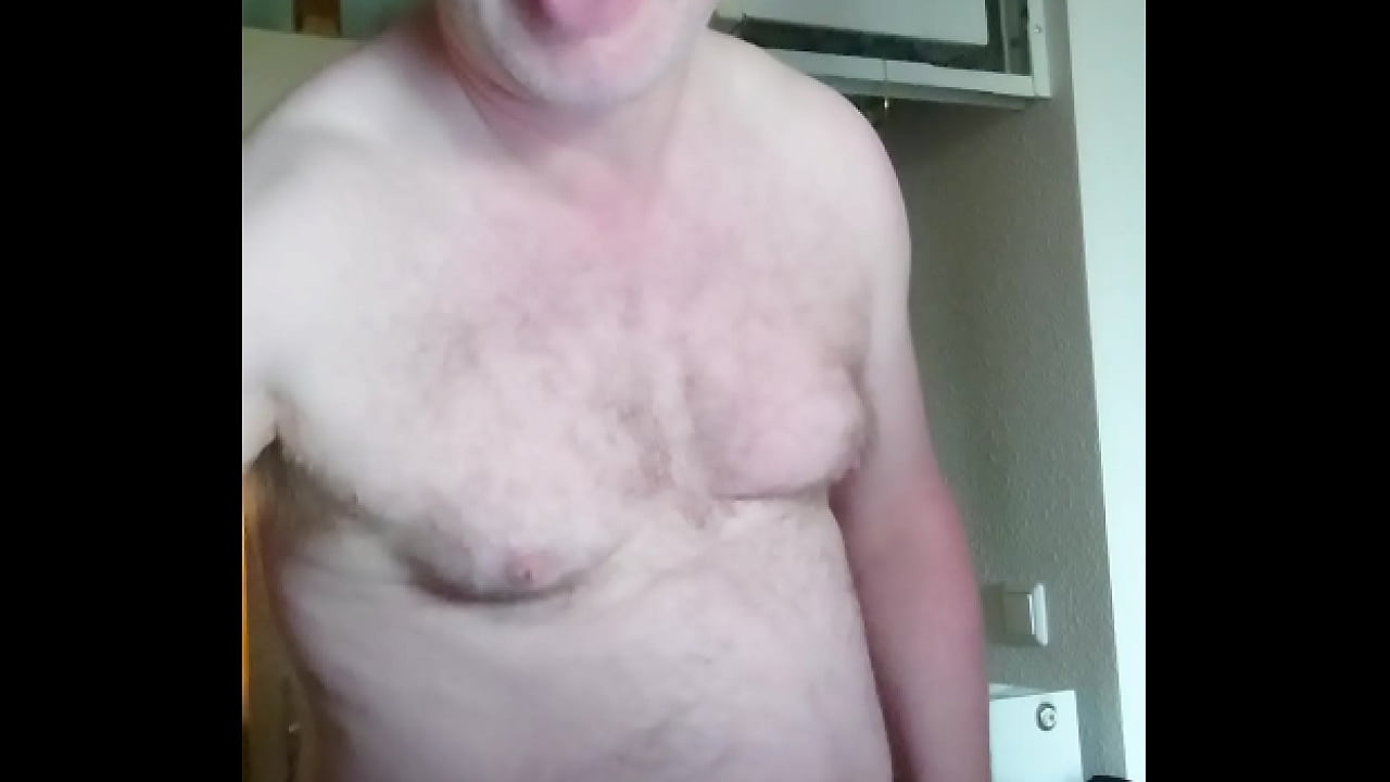 Nylonjunge ist Geil am Morgen mit Kaffee