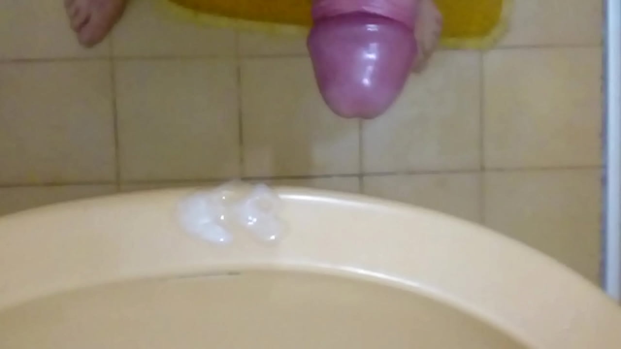 Dado Macho numa punheta gostosa na rola grossa.