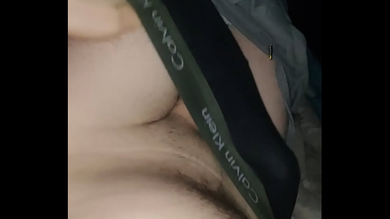 Je vous montre mon corps et je g&eacute;mit comme une salope