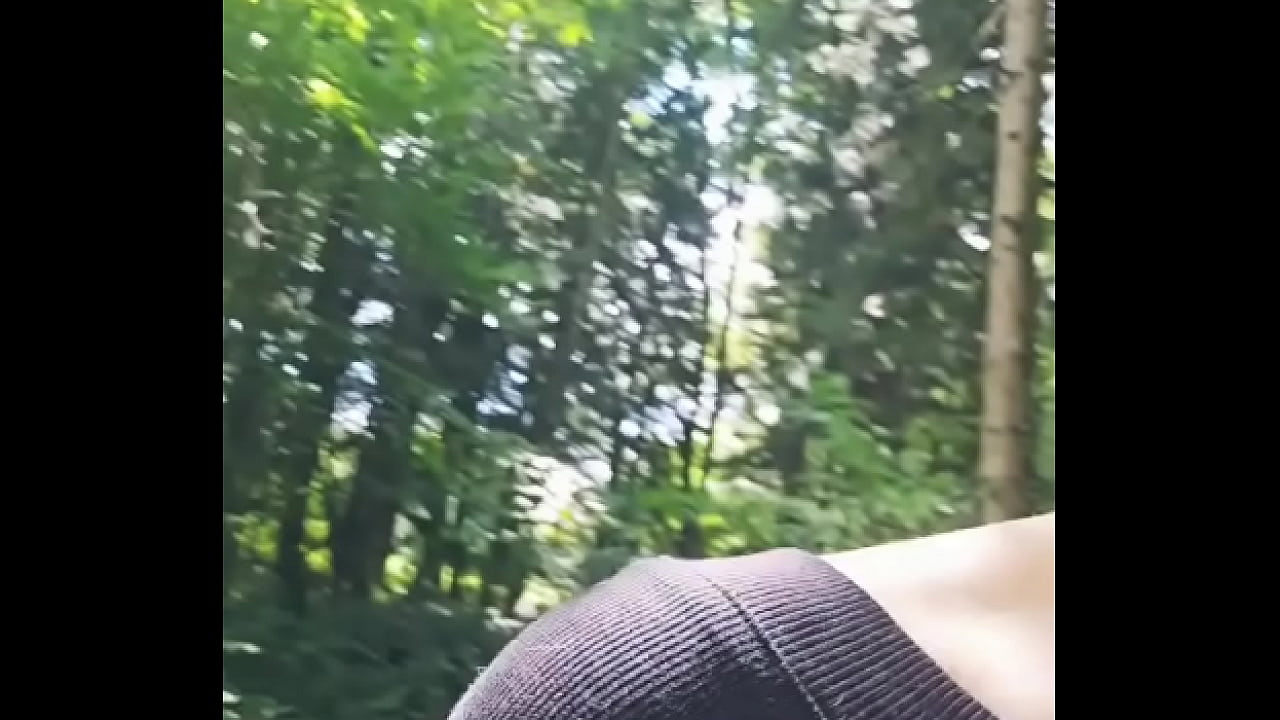 Dans les bois &agrave; la recherche d'une bite