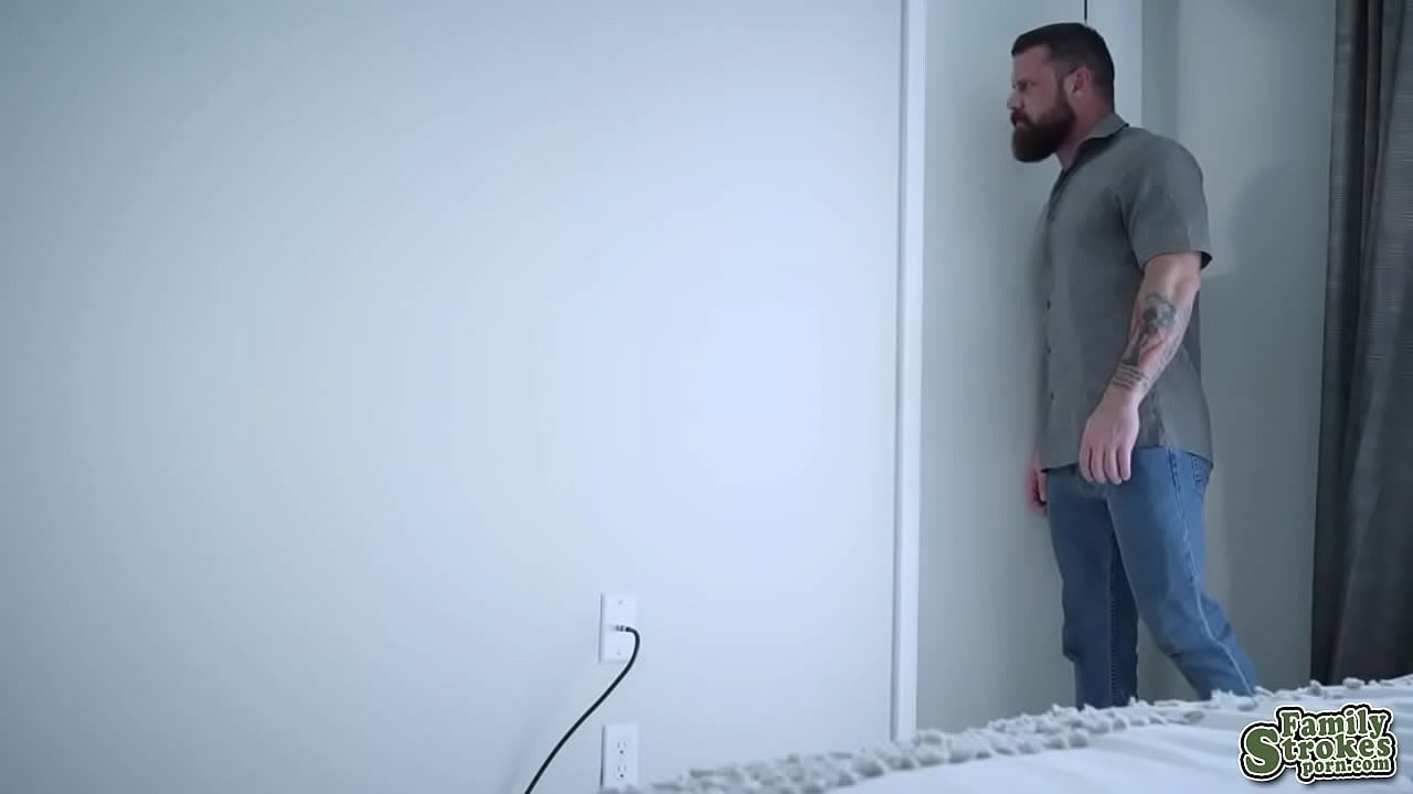 Miles dig in to the bottom of Minxx pussy