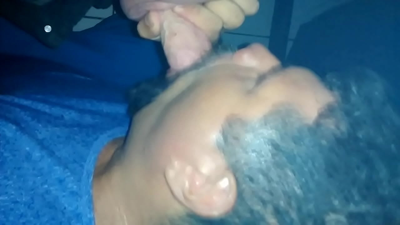 rolou pega&ccedil;&atilde;o, tratei de arrumar um lugarzinho pra ordenhar o macho dentro da boate