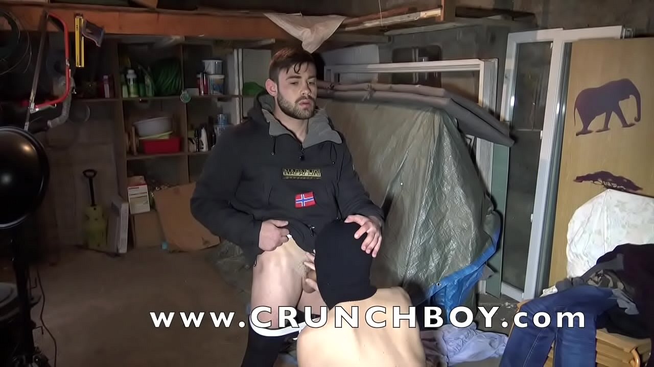 mec cagoul&eacute; bais&eacute; par le bel hetero ciky blue