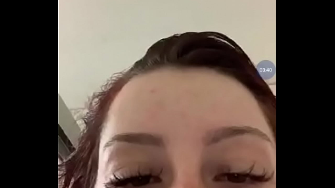 Hermosa milf en el ba&ntilde;o