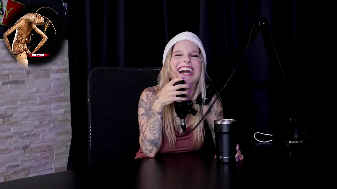 Loira tem a buceta fodida depois de falar que era muito assediada, coisas que te broxa, &eacute; submissa, n&atilde;o gosta de dor ao extremo, e ser&aacute; que daria pro Mano Brown? - Baby Fire (WATCH ON: SHEER/RED)