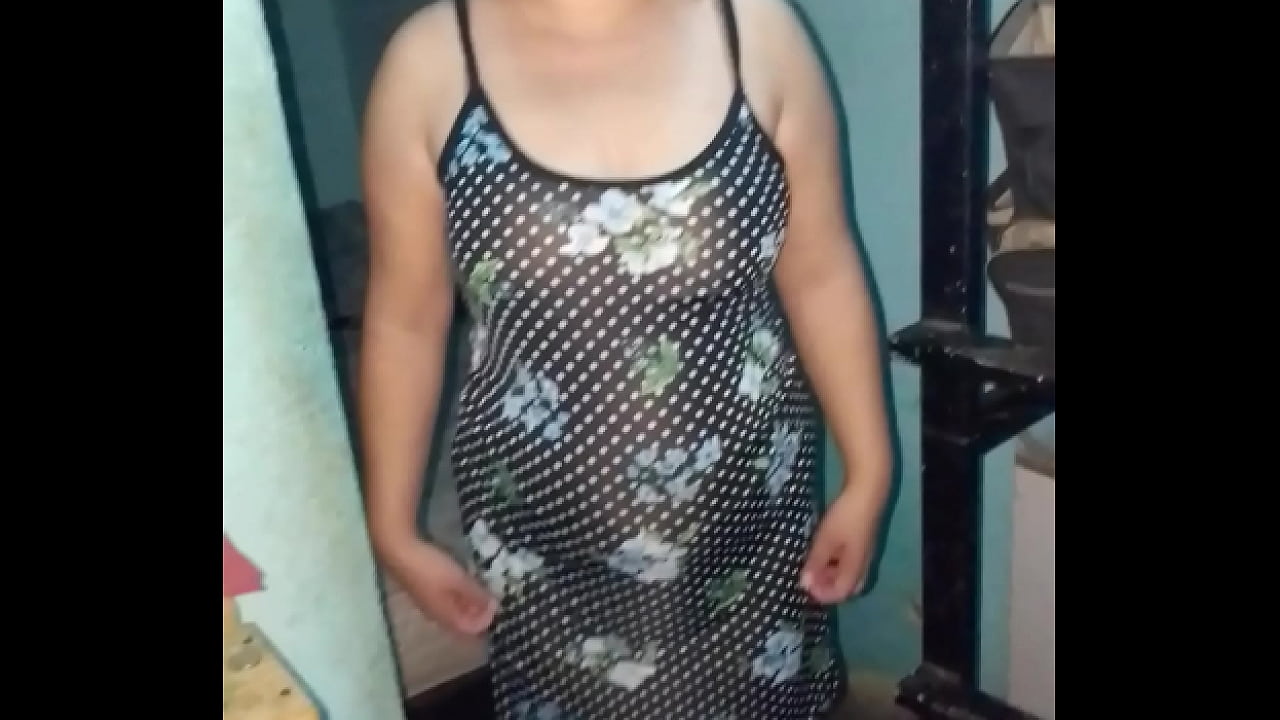 Nos muestra su tanga erotica