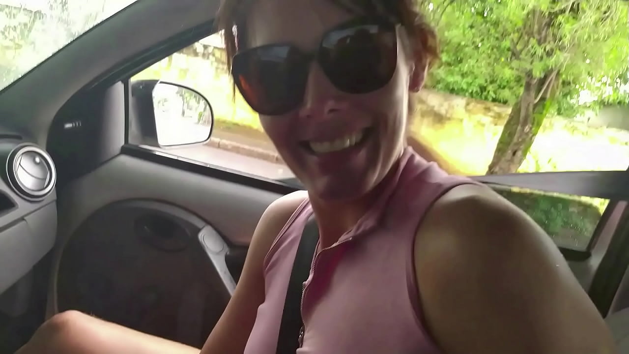 Motorista de aplicativo gozou na boca da passageira que pagou a corrida com boquete - Completo no RED e no Sheer