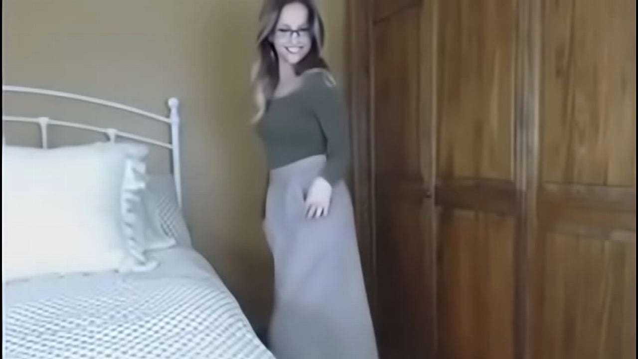 Professora dan&ccedil;ando e tirando a roupa ?  video   qui top ?☝ low