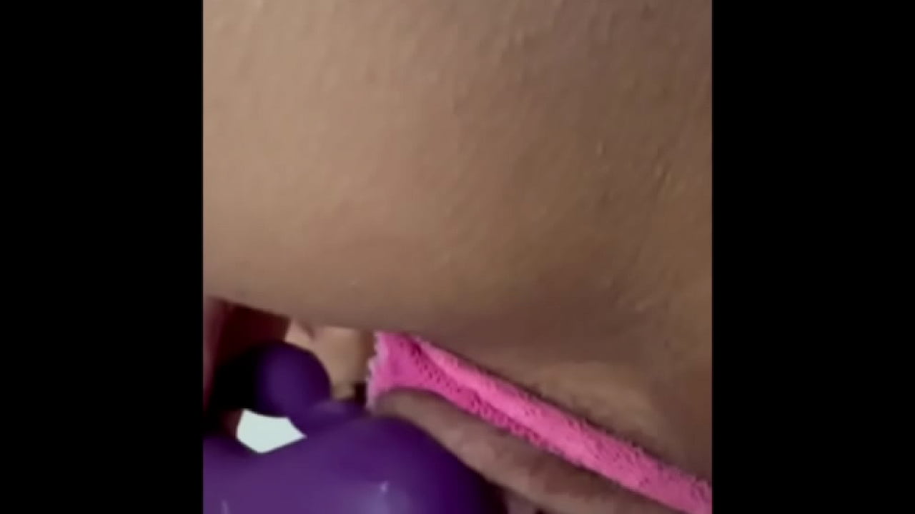 QUE RICO ME MASTURBO CON MI DILDO FAVORITO