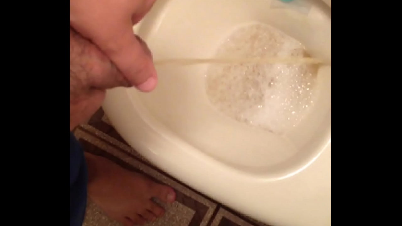 Mijando para um macho