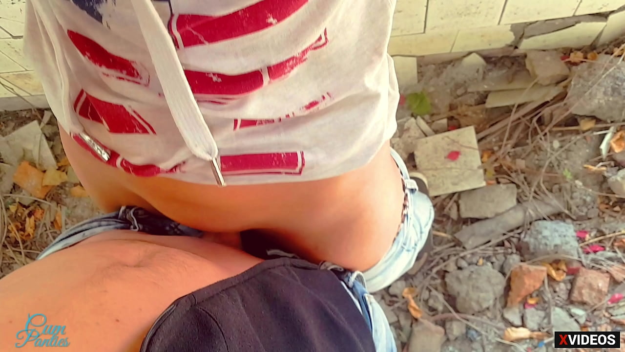 КОНЧИЛ В ТРУСИКИ В ОПАСНОМ МЕСТЕ