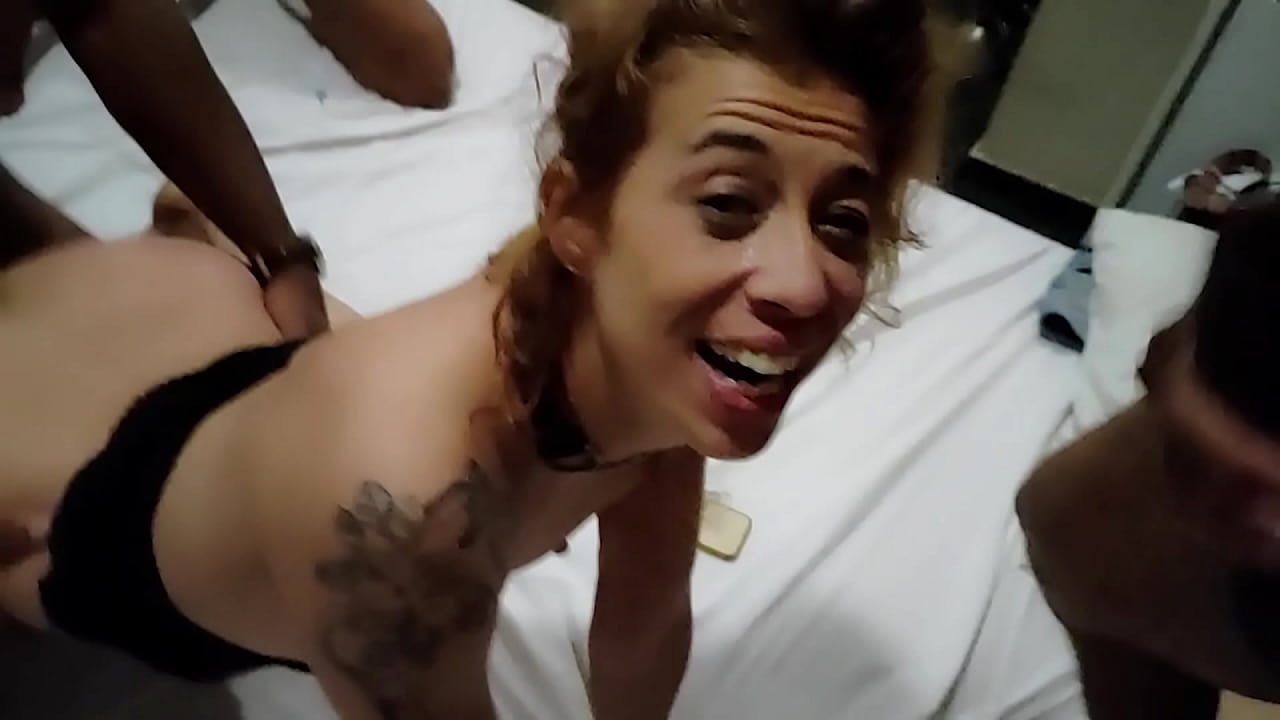 O bonde esculachou e arrombou o cu da casada