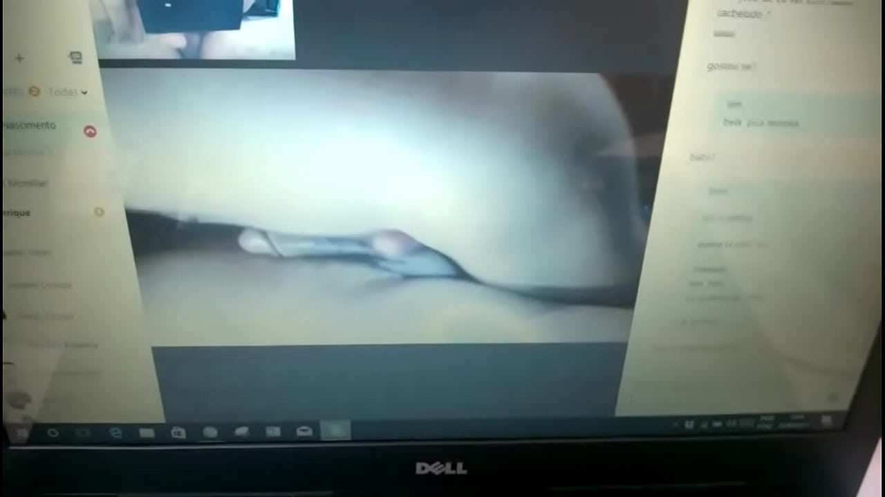 Em busca da batida perfeita - se exibindo na webcam 2