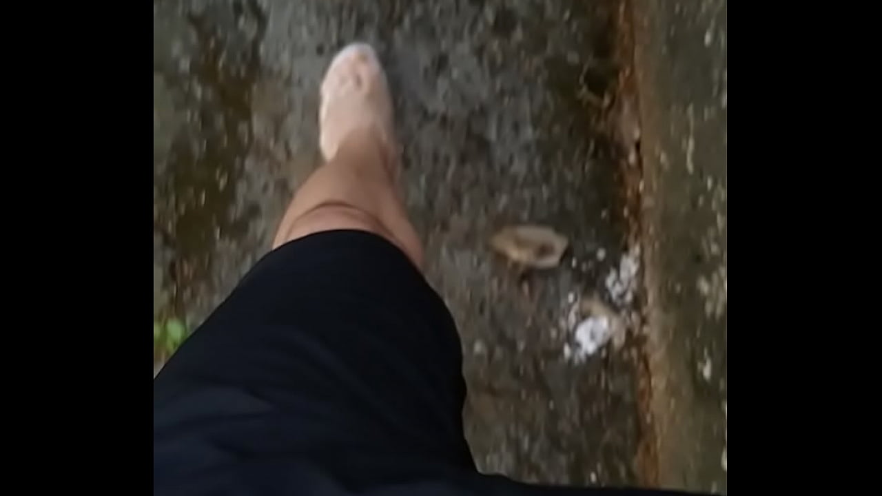 Andei tanto se tamanco que ate esfolou o dedinho