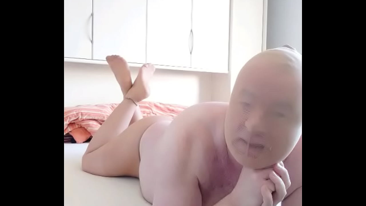 In Strumpfhose auf dem Bett in Braunschweig