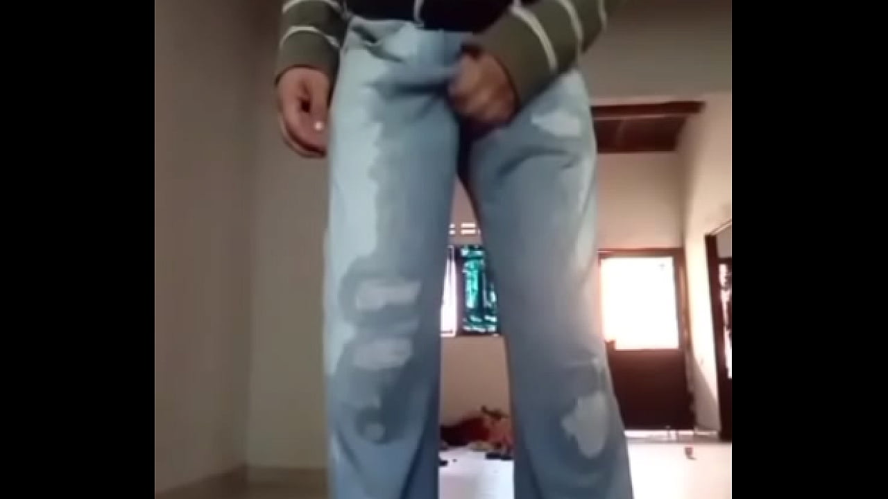 Pantalones orinados con pa&ntilde;al de tela y locura total con doble orgasmo