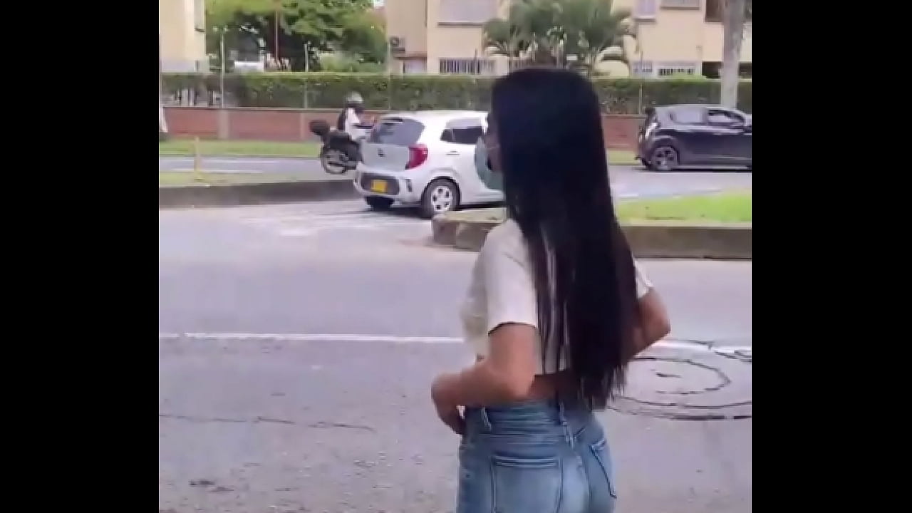 Ligando a Linda Flaca CULONA en la calle, t&eacute;rmino clav&aacute;ndole mi polla sin pensarlo