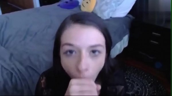 Carino magro puttana deepthroats dildo spettacolo