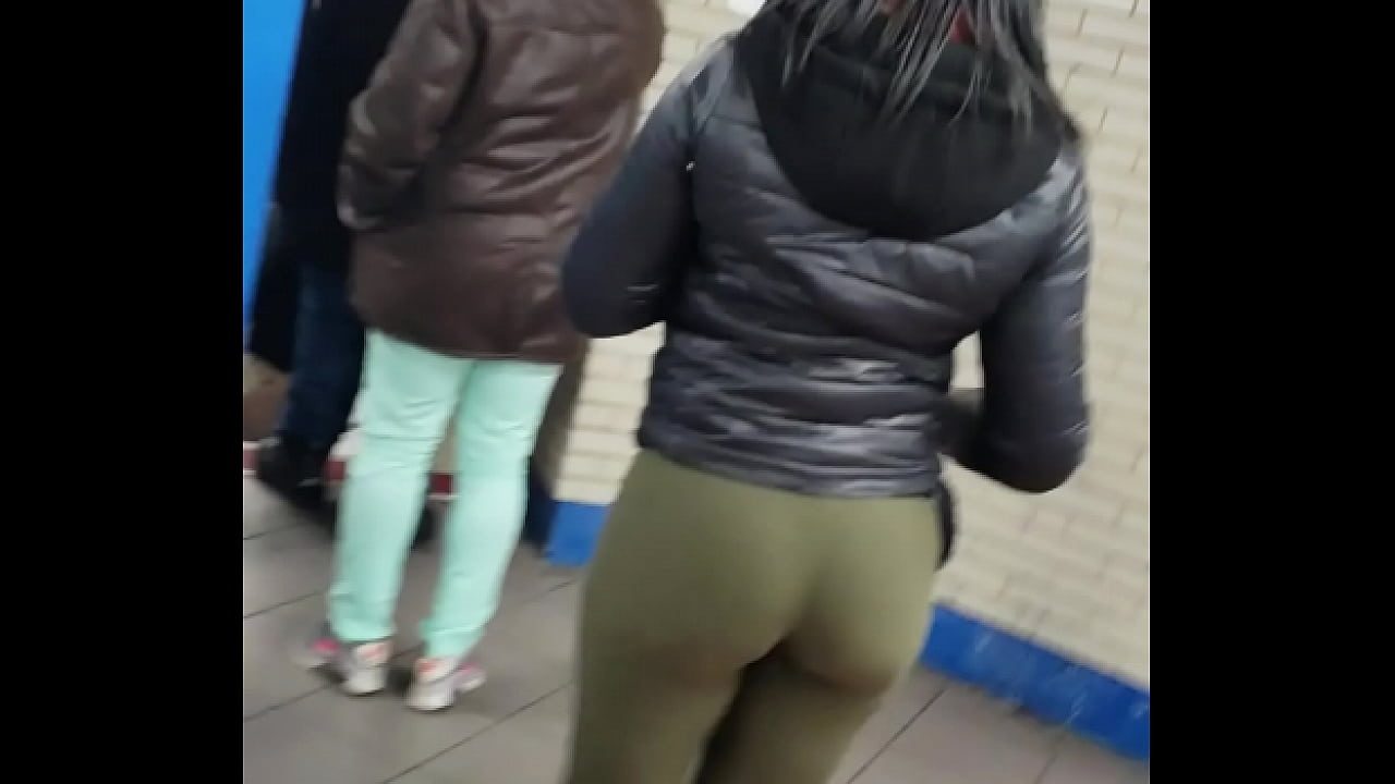 Her booty dont stop