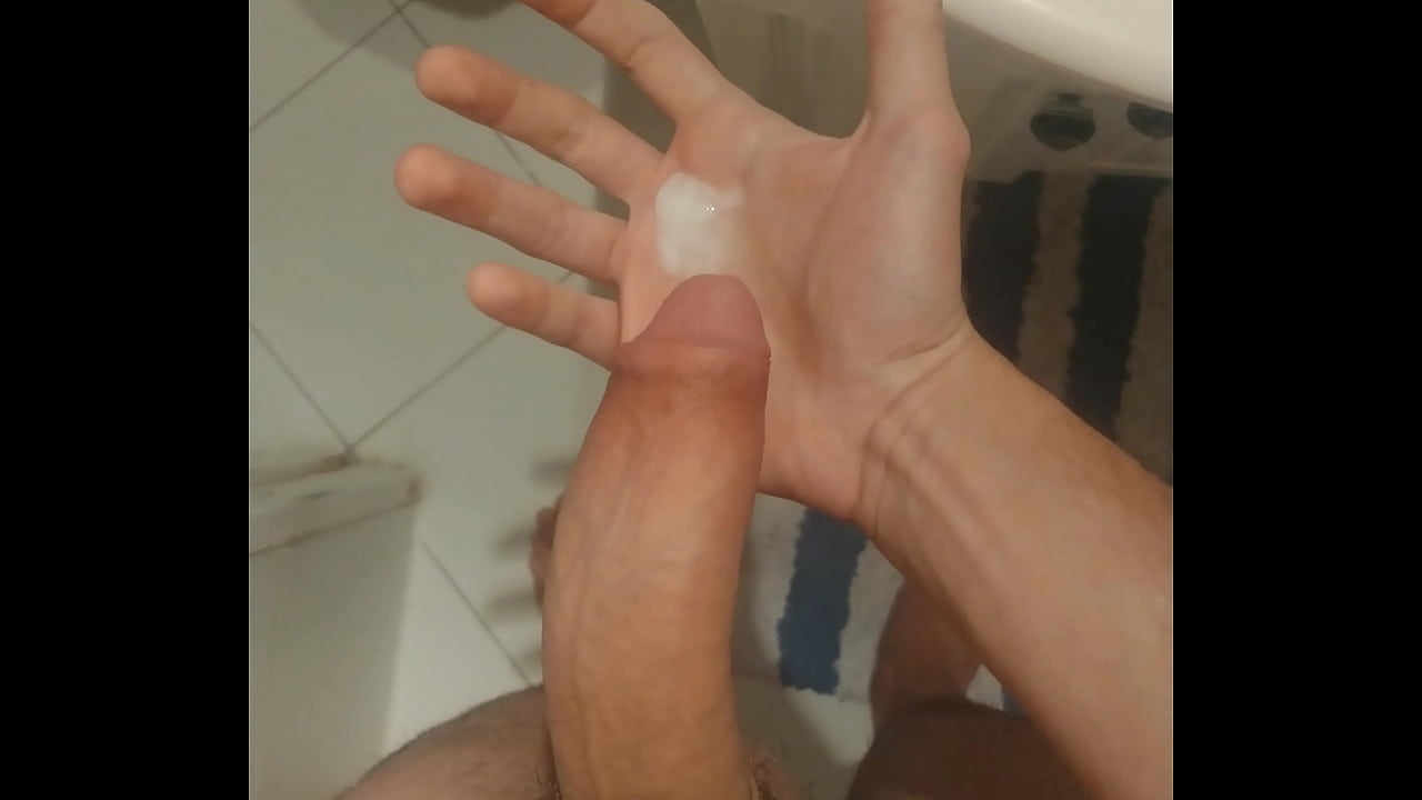 Paja y corrida en el ba&ntilde;o