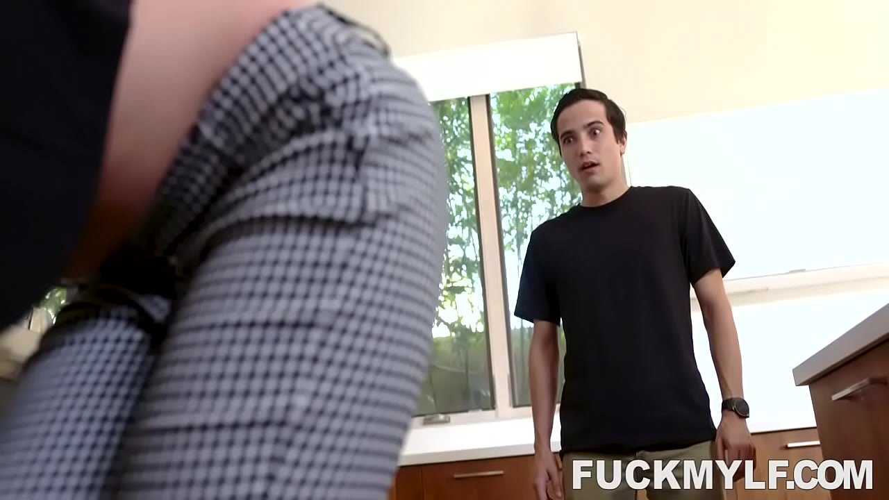 Sexy MYLF Jeanie Marie Banged Real Hard