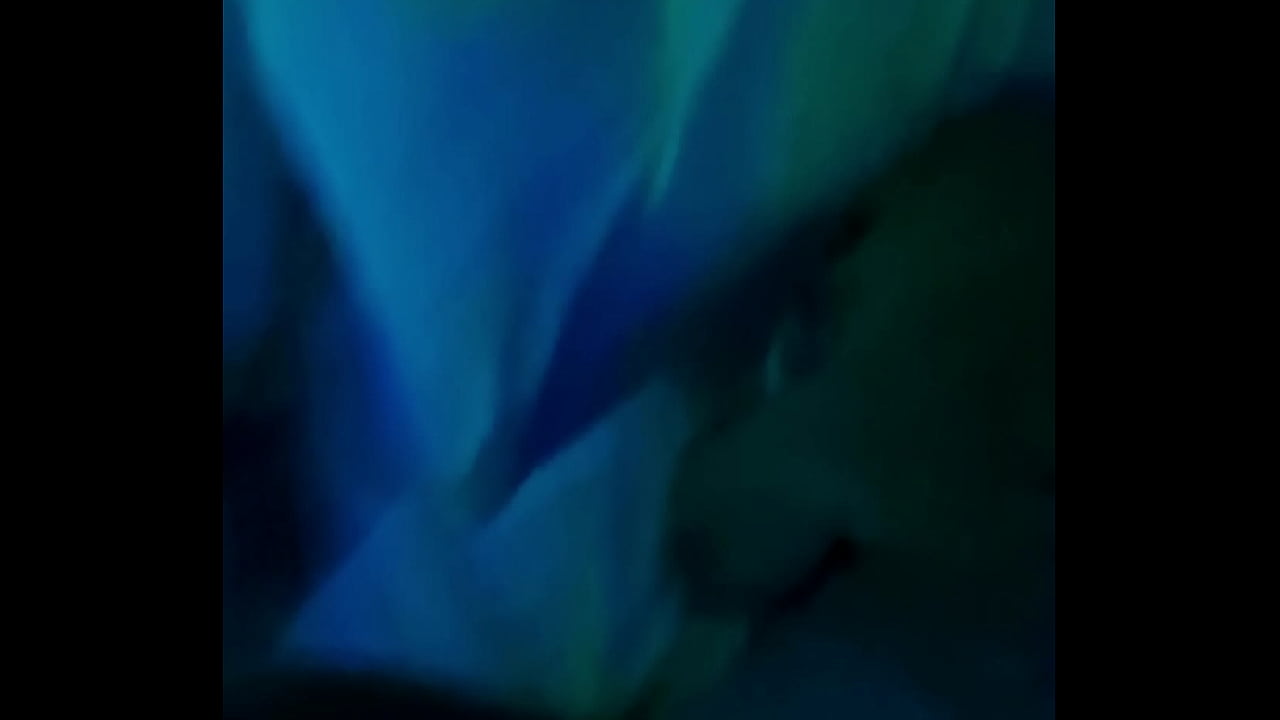 Qu&eacute; rico me hace venir esta madurita, me chorreo en su ombligo