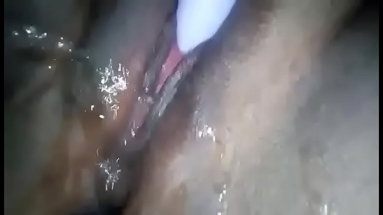Me manda video masturb&aacute;ndose (squirt al final)