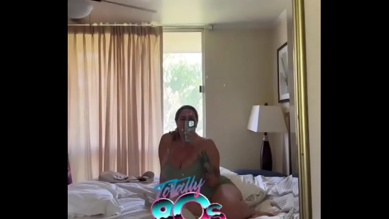 1980&rsquo;s mirror in the airbnb. #maui #kihei