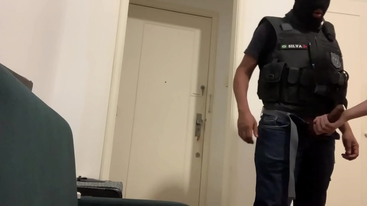 Dotado Vigilante do mercado foi convidado pra tomar uma cerveja ap&oacute;s o expediente #1 assista completo no Red