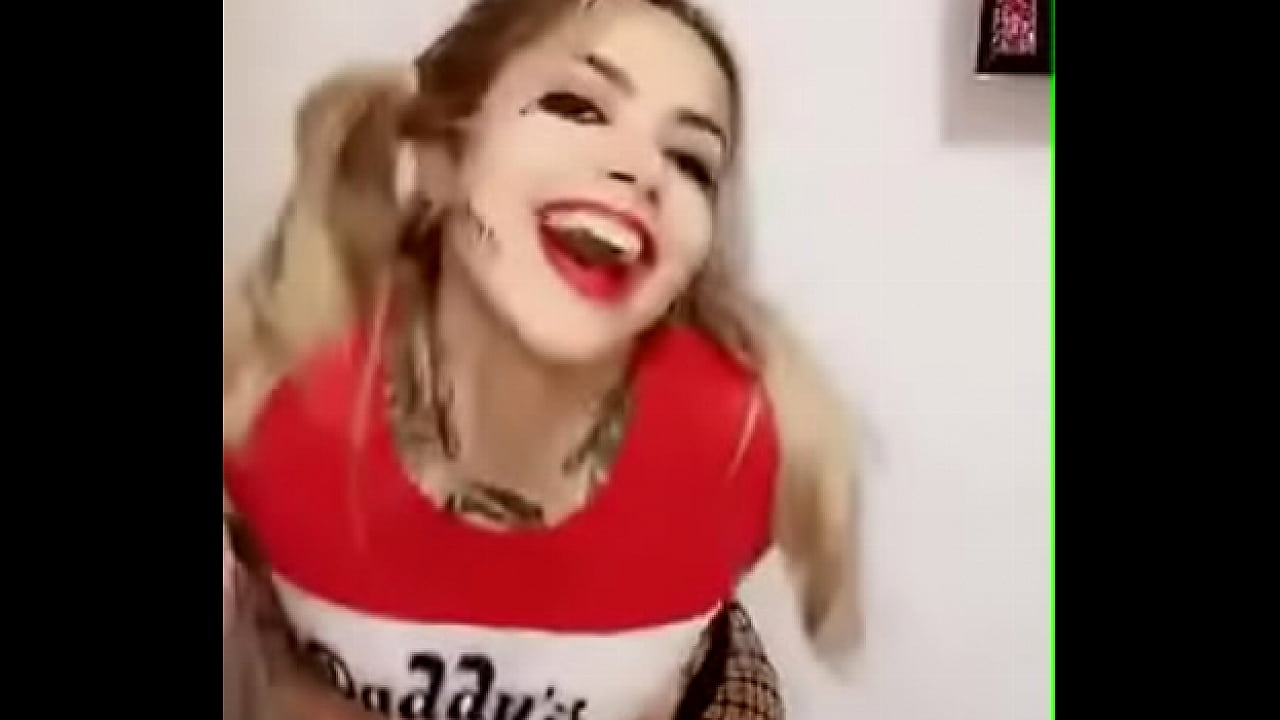 Harley Quinn cosplay- tits