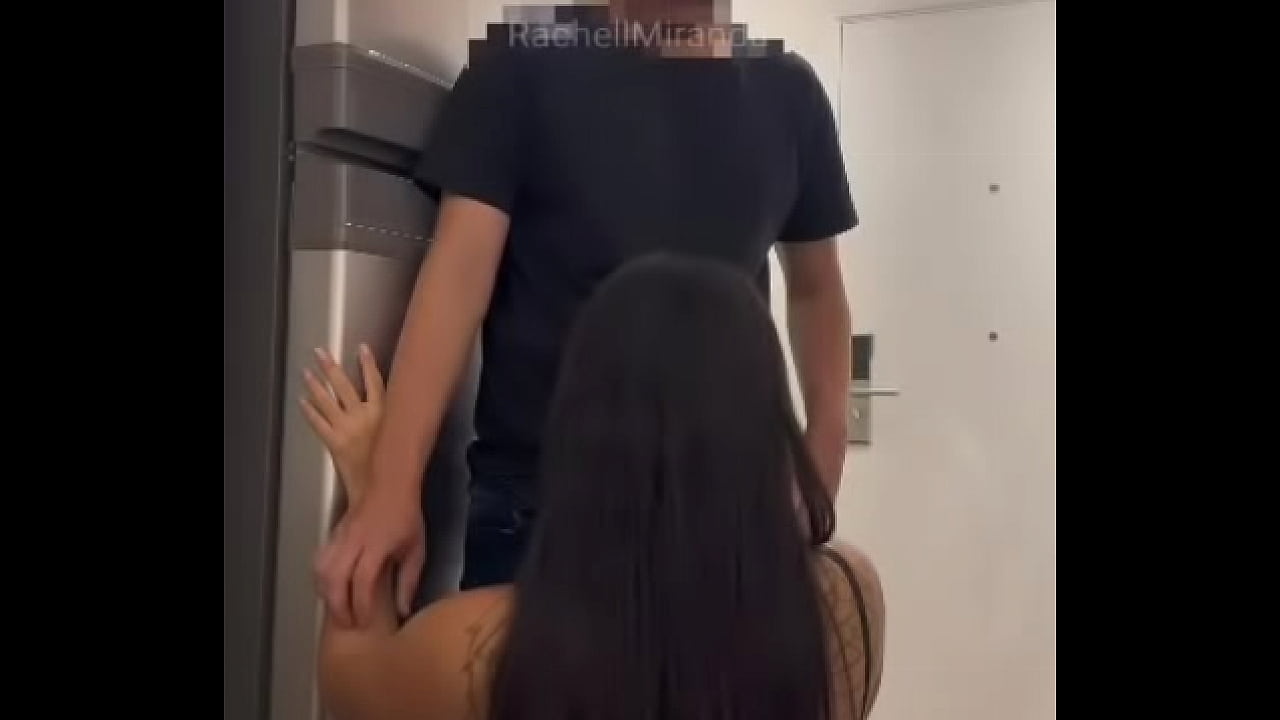 Trocando msg no whatsapp com o porteiro do pr&eacute;dio| ele subiu para me dar uma advert&ecirc;ncia... Saiu suando.